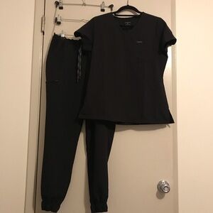 Jaanuu scrubs sz med